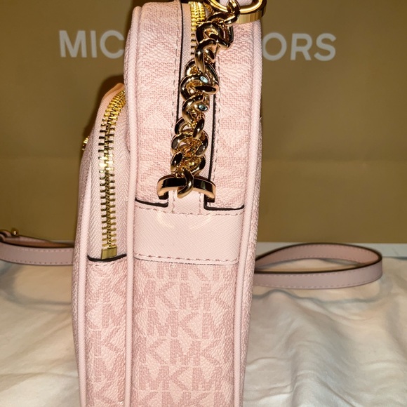 Authentic Michael Kors Crossbody - Picture 3 of 9